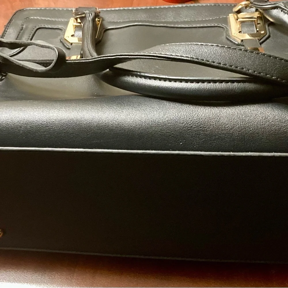Large black women’s  3-piece handbag set